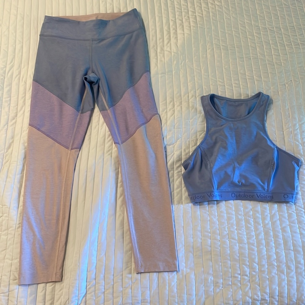 Matching color block crop top and 3/4 leggings